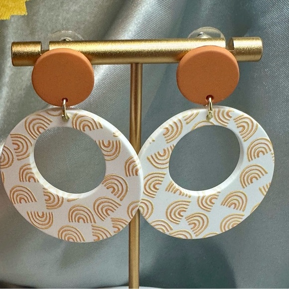 Rainbow Print Retro Hoop Earrings - Picture 5 of 15